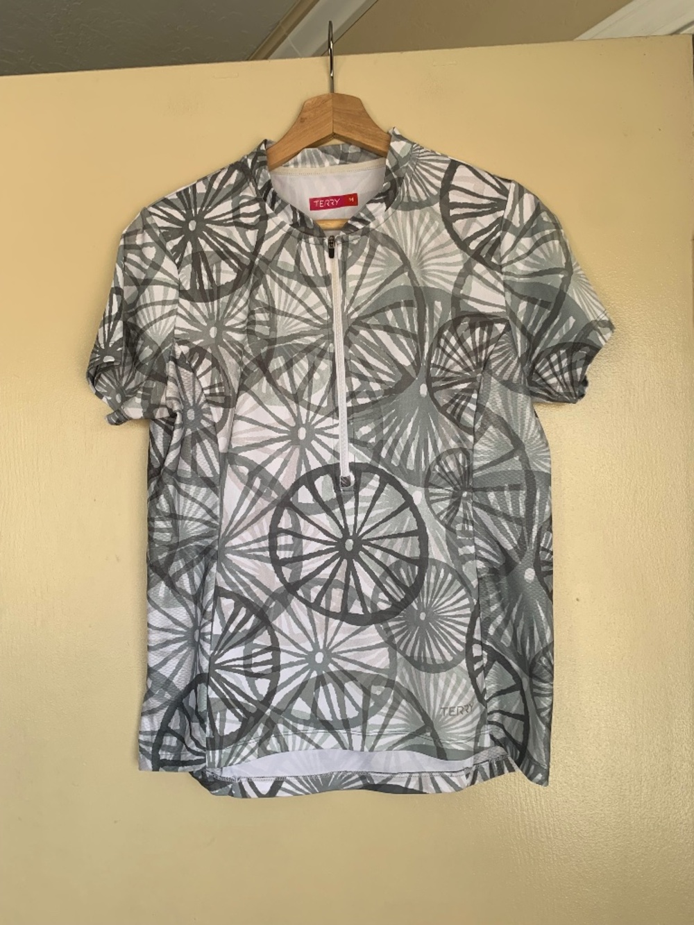 Terry Cycling 1/2 Zip Jersey Shirt Wheel Print Women's M Sporty Bicycle Top